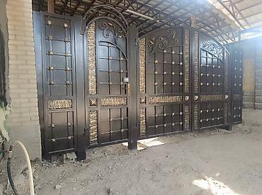 Распашные ворота: Современные металлические ворота с калиткой - Материал: сталь - — 22