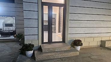 Uzunmüddətli kirayə evlər: AYLIQ KİRALIQ AİLƏVİ MODERN HƏYƏT EVİ - Plan: Geniş zal və mətbəx — 1