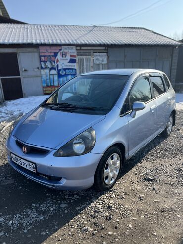 грузовое авто в аренду: Honda Fit: 2002 г., 1.5 л, Автомат, Бензин, Хэтчбэк