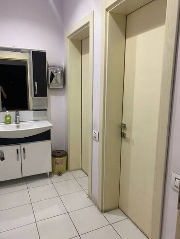 Ofislər: Nəsimi rayonu, Həsən Əliyev küçəsi (köhnə İnqilab), biznes mərkəzində -da lalafo.az — 9 Ofislər: Nəsimi rayonu, Həsən Əliyev küçəsi (köhnə İnqilab), biznes mərkəzində — 9