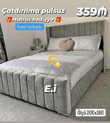 kravat: Müasir dizaynlı yumşaq parça ilə üzlənmiş iki nəfərlik çarpayı. - — 1