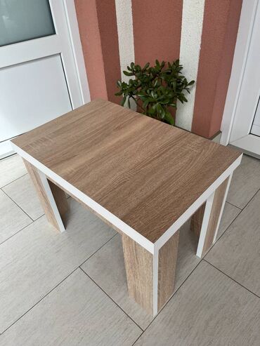 Stolovi: Klub stolovi- različitih dezena Odmah dostupni stočići! Napravljen od — 8