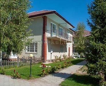 Продажа коттеджей и домов: Просторный таунхаус, расположенный в жилом комплексе с ухоженными — 7