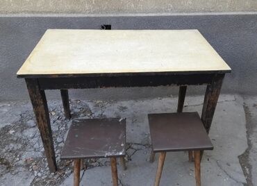 отдам даром массажный стол: Стол, дерево, крепкий, устойчивый. Табуретки, осталось 2 штуки. Все