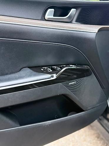 geely galaxy m9: Kia K5: 2022 г., Седан — 10