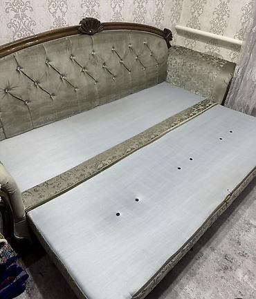sofa: В отличном состоянии. Классический раскладной диван с высоким фигурным — 2