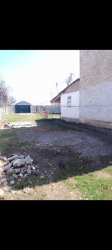 Продажа полдома: 7 комнат Продается двухэтажный кирпичного дома с участком. Основные — 4