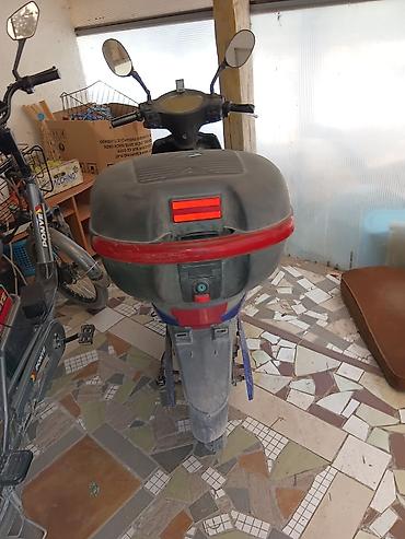 camac za prihranu ribe: Prodajem elektricni skuter sa 5 baterije sve radi dobro ide 250 — 5
