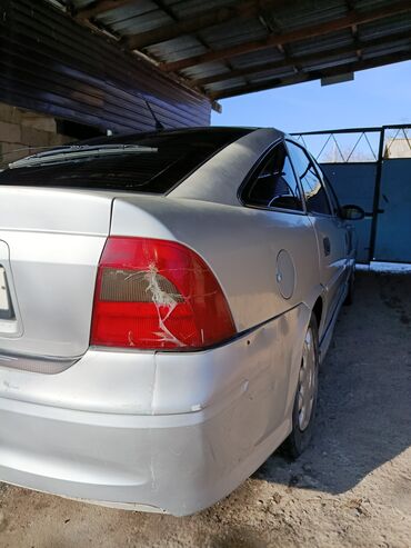 Opel: Opel Vectra: 2000 г., 1.8 л, Механика, Бензин, Седан — 7