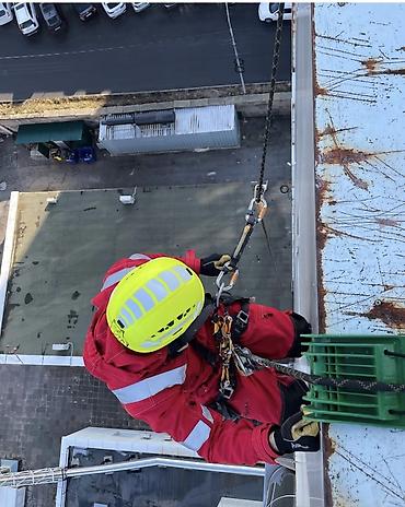 Fasad işləri: Peşəkar sənaye alpinist xidməti – alpinist.az İxtisaslaşma: - Reklam — 11