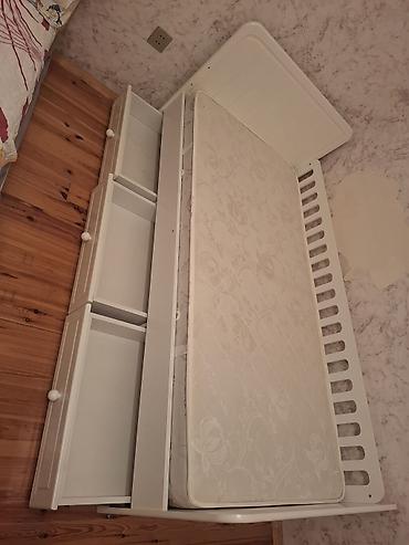 Oğlan və qız üçün, İşlənmiş, Çarpayı, Bazasız, Matras ilə, Siyirməli