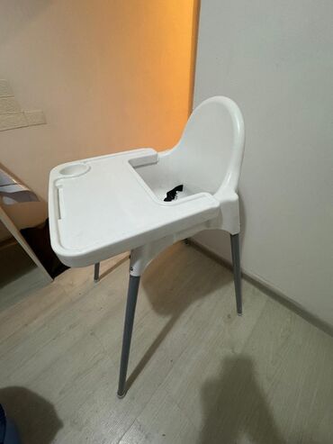 мебель в караколе: Продается детский стульчик в хорошем состоянии удобная и прочная !