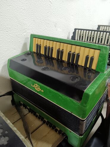 klaviatura satilir: Qarmon