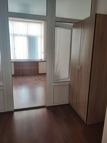 продам дом срочно бишкеке: Ижарага берем Офистик, 40 кв. м, Бизнес борборунда, 1-катар