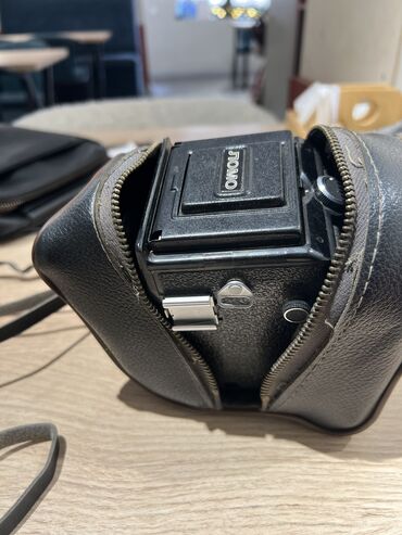 Фотоаппараты: Советский среднеформатный двухобъективный зеркальный фотоаппарат ЛОМО — 8