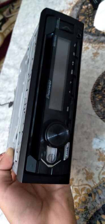 автомагнитола pioneer: 12"50"flaşkart aux disk tam işək vəziyyədə 4cixiş təzəliynən məndədi