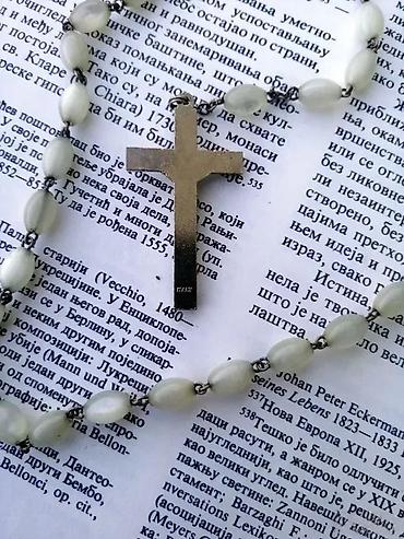 Ogrlice: Antikne brojanice staklene perle Raspeće krst ogrlica Italy. Antikna — 4