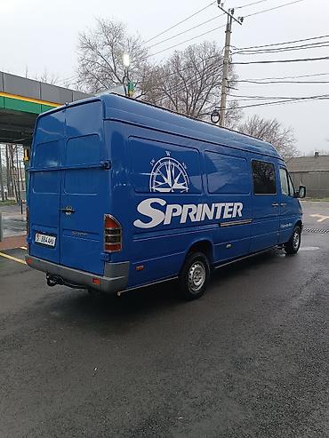 Аренда фургона: Mercedes‑Benz Sprinter — цельнометаллический фургон синего цвета с — 6