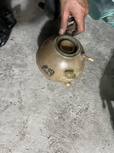 Двигатели, моторы и ГБЦ: Бензиновый мотор Volkswagen 1.6 л, Оригинал — 11