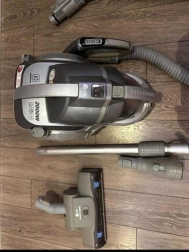 iphone 8 barter var: LG Tozsovuran. Tam işləkdir.az işlənib temiz seliqeli Qiymet 90 azn — 1