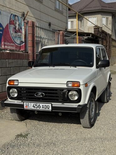 внедорожник авто: Представлен белый внедорожник Lada Niva Legend с тремя дверями