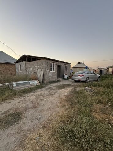 славянский дом: Продаётся одноэтажный дом из шлакоблока на участке в частном секторе