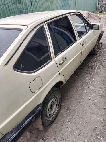 Volkswagen: Volkswagen Passat: 1986 г., 1.6 л, Бензин, Хэтчбэк — 4