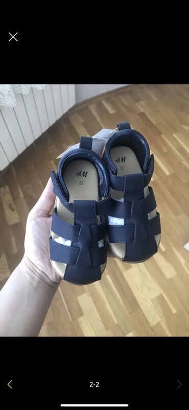 детская обувь 22 см: H&M 22 olcu - yeni etiket uzerinde
25 azn almisdim 15 azn satiram