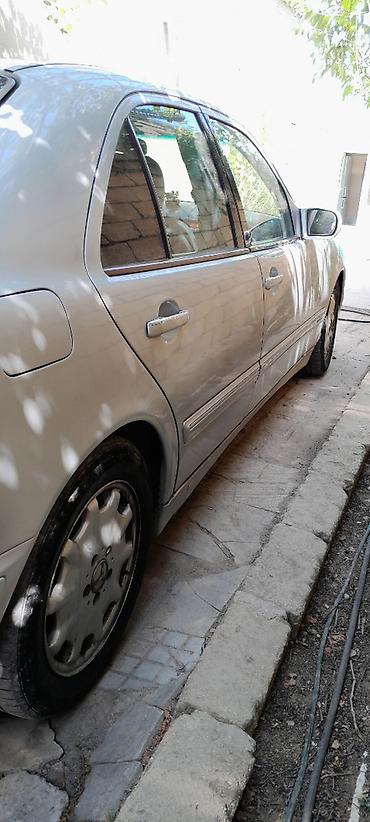 e 280: Mercedes-Benz E 280: 2.8 l | 1999 il Sedan — 3
