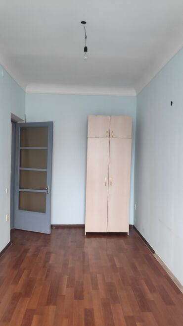 квартира ош сутычный: 3 бөлмө, 65 кв. м, Сталинка, 3 кабат, Косметикалык ремонт