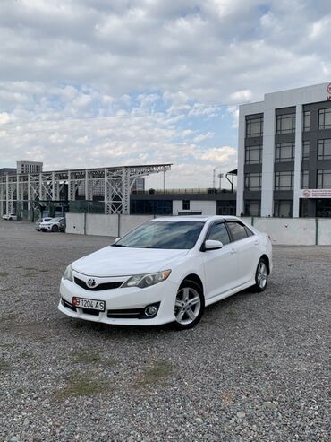 срочно продам авто в связи с переездом: Toyota Camry: 2012 г., 2.5 л, Автомат, Бензин, Седан