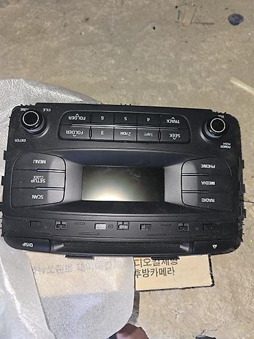 Avtomobil multimedia/radio başlığı (OEM) Xüsusiyyətlər: - Ön paneldə