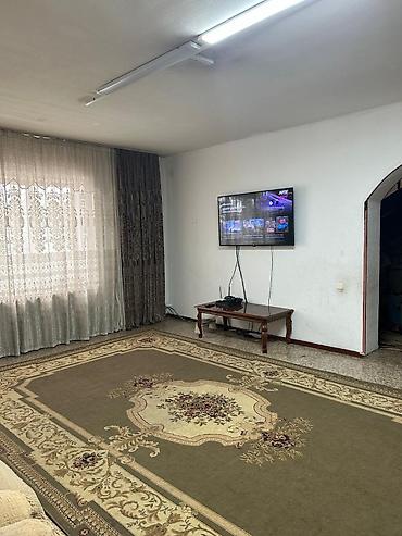 Продажа коттеджей и домов: Дом 2 этажа, площадь 206 м², участок 5 соток. Локация: Токолдош, ул — 4