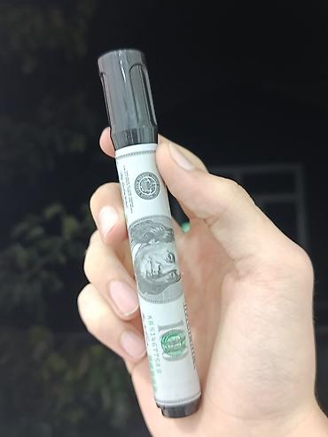 yaşıl şam yandırmaq: Dollar dizaynlı marker qələm - Korpus: 100 dollarlıq əskinas printi — 2
