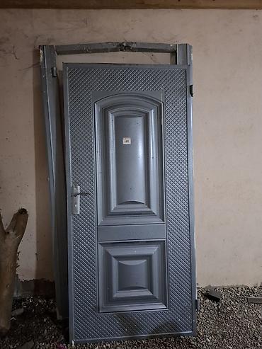 Giriş qapıları: Metal giriş qapıları – 1 ədəd - Material: polad/metal lövhələr, dəmir — 2