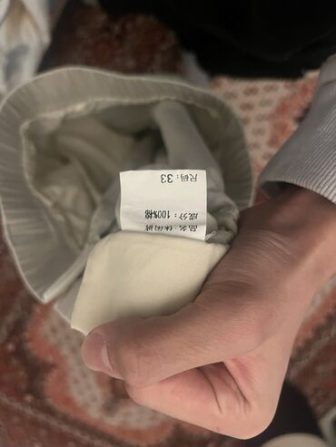 ремень из натуральной кожи крокодила: Светлые брюки карго/чинос с эластичным поясом - Размер по бирке: 33 -