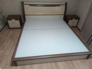 продам шифоньер бу: Двуспальная кровать, Б/у, Без матраса, длина - 200 см at lalafo.kg продам шифоньер бу: Двуспальная кровать, Б/у, Без матраса, длина - 200 см