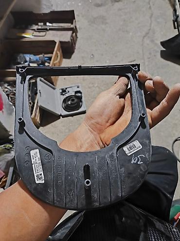 Другие детали кузова: Накладка на центральную консоль с отделкой карбон. Имеет U-образную — 2