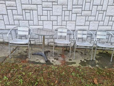 Baštenski nameštaj: Sto i 4 stolice za terasu ili dvoriste. u odlicnom stanju