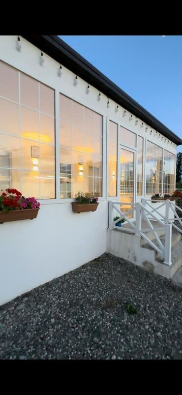 Bağ evlərinin kirayəsi: Şüşəbəndli bağ evi – istirahət və tədbirlər üçün rahat məkan - Geniş — 2