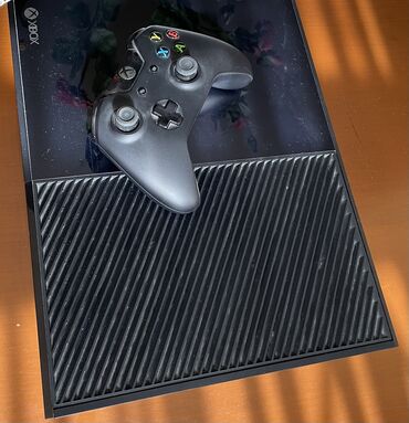 xbox one s: Xbox one 
Ev ucun alinib ve yalniz evde istifade olunub