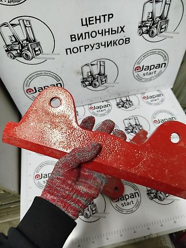 крепление борта: Кронштейны-фиксаторы (пара) для навесного оборудования погрузчика — 1