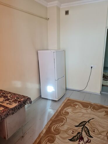 Uzunmüddətli kirayə mənzillər: Merdekanda pasolkada 3 otaqli bina evi uzunmuddetli kiraye verilir. 5 — 6