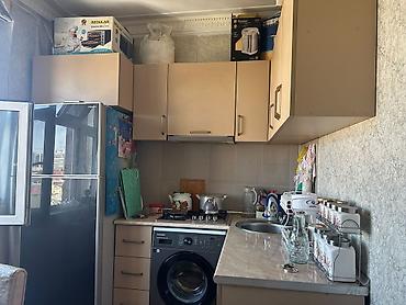 Metbex mebeli. 300man. Yaxsi veziyyetdedi.Ustunde qaz moyka