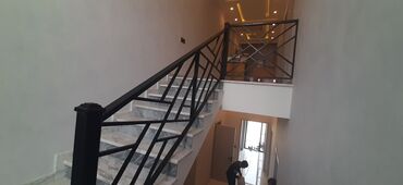 Pilləkən məhəccərləri: Müxtəlif dizaynda alüminium məhəccərlər təklif olunur. Ağ rəngli — 4