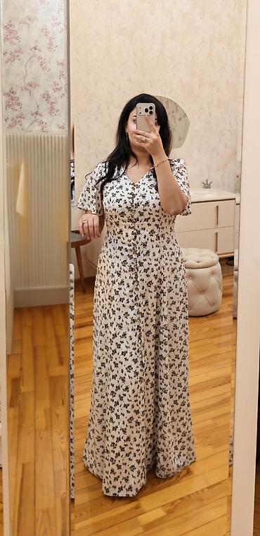 Ağ fonlu, yaşıl çiçək axışlı maxi don - Model: V-yaxa, qısa qol - Ön lalafo.az -da Ağ fonlu, yaşıl çiçək axışlı maxi don - Model: V-yaxa, qısa qol - Ön
