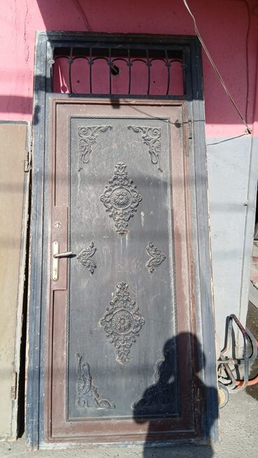 Пластиковые двери: ❇️Seyf qapi satilir olcu cercive daxil 2.60*1.10 qalin wivellerle