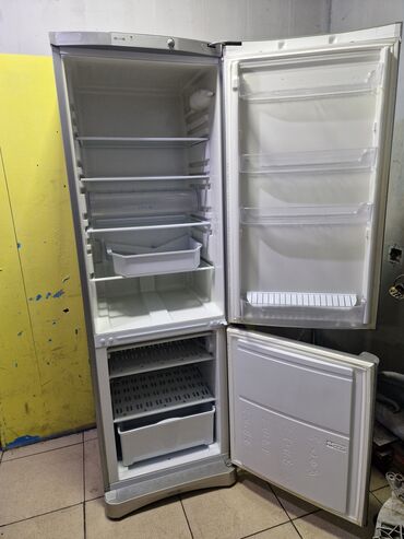 Boşqablar: 2 qapılı Indesit Soyuducu Satılır, rəng - Boz