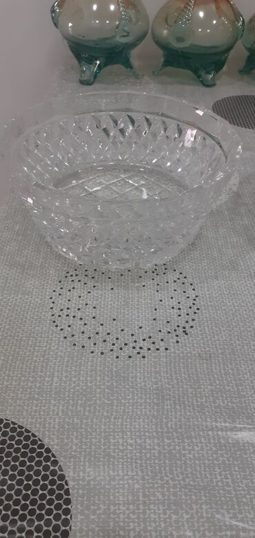 Konfet qabları: 2 ədəd oval formada meyvə qabı + 3 ədəd lodka formada . Hər biri 5azn — 4