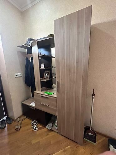 skaflar islenmis: 150 AZN Dəhliz mebeli 
Ünvan Buzovna
Sara04 — 1